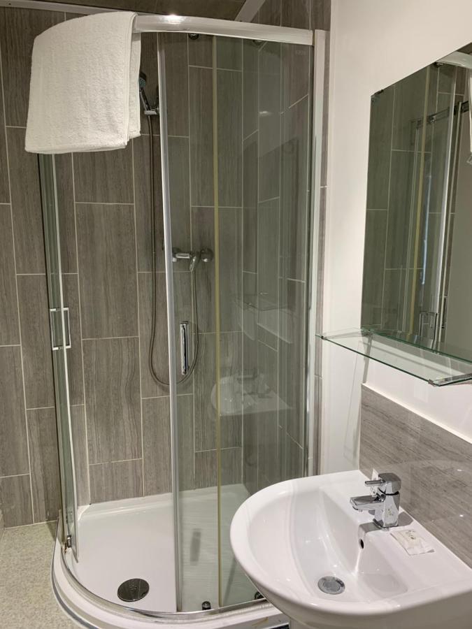 Hotel Imperial Salford 3*