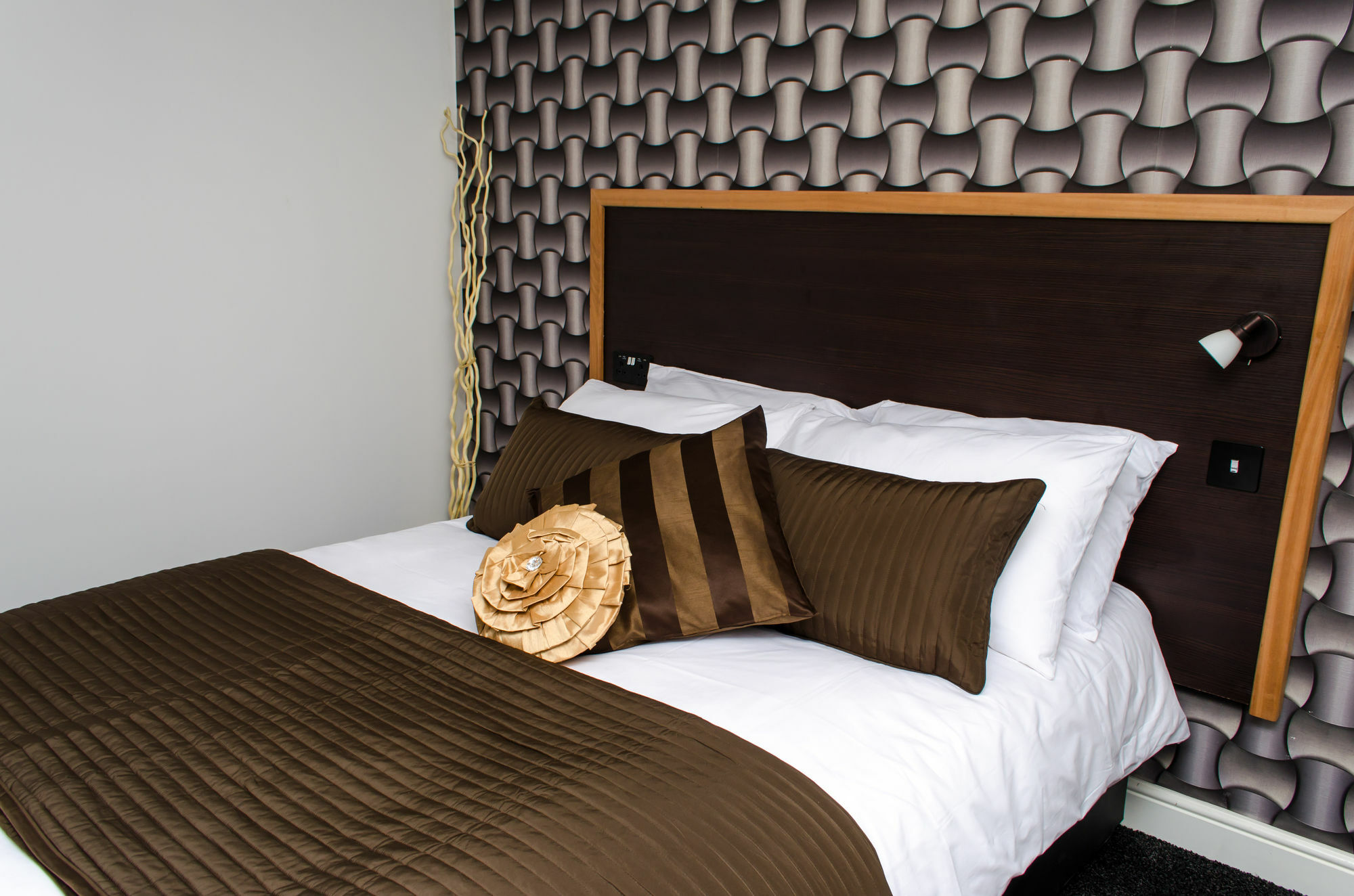 Imperial Salford Hotel 3*